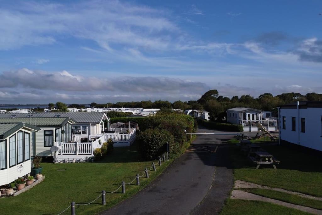 Holiday home 2 Bedroom Static Caravan On Quiet Park Near & Snowdonia *