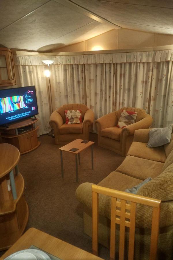2 Bedroom Static Caravan On Quiet Park Near & Snowdonia