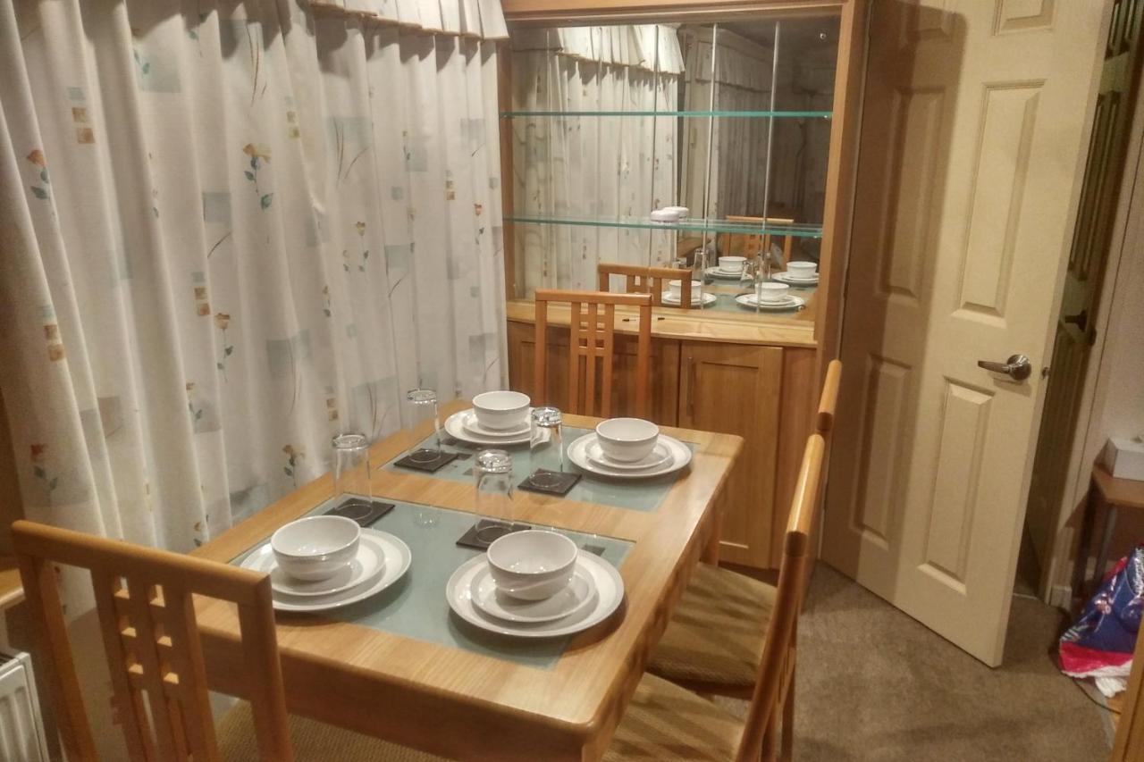 2 Bedroom Static Caravan On Quiet Park Near & Snowdonia Holiday home Caernarfon