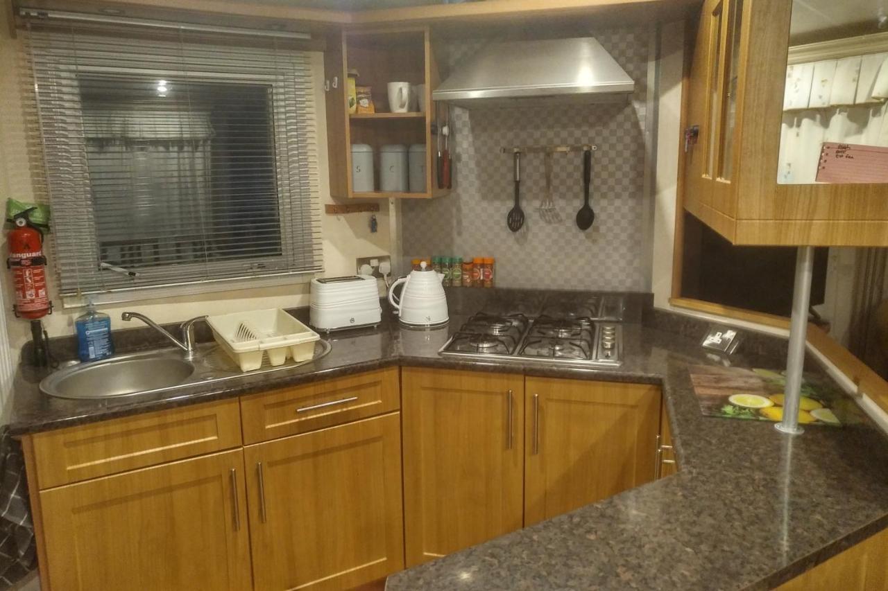 2 Bedroom Static Caravan On Quiet Park Near & Snowdonia Caernarfon