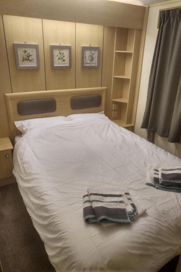 2 Bedroom Static Caravan On Quiet Park Near & Snowdonia Caernarfon