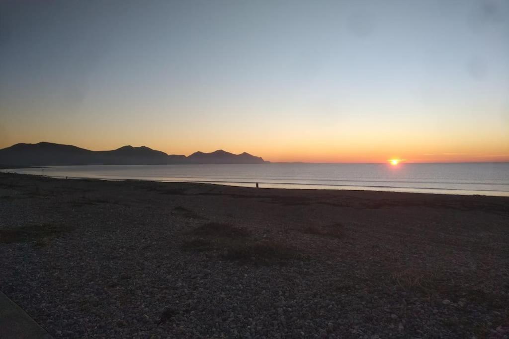 2 Bedroom Static Caravan On Quiet Park Near & Snowdonia Holiday home Caernarfon