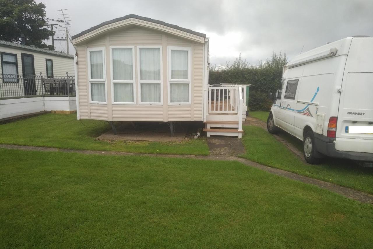 2 Bedroom Static Caravan On Quiet Park Near & Snowdonia